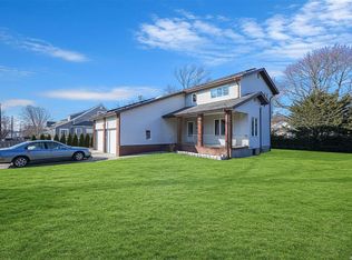 15 Pine Blvd, Patchogue, NY 11772