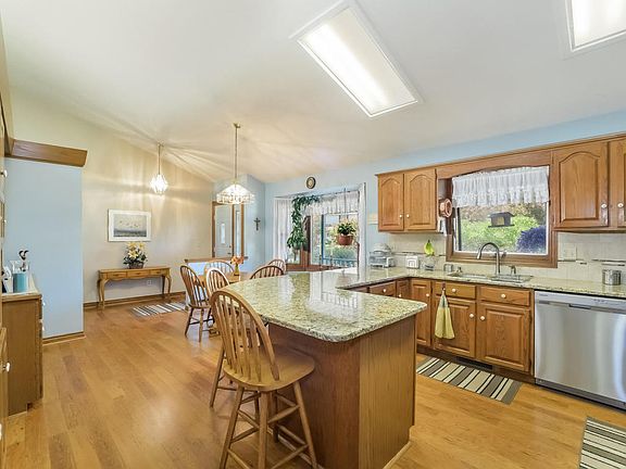 3rd image of 2622 Meadowridge Dr SW