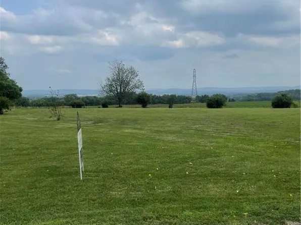 221 Young Rd, Nazareth, PA 18064