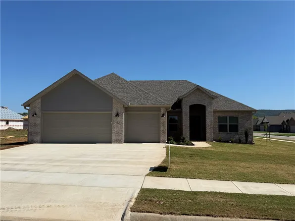 112 N Box Turtle Ave, Farmington, AR 72730