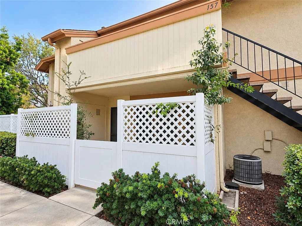 1 bed, 644 sqft, $2,400 — Photo 2