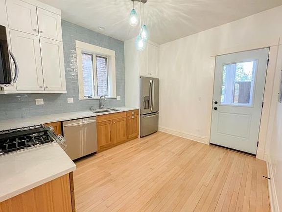 2nd image of 4202 N Winchester Ave #2F