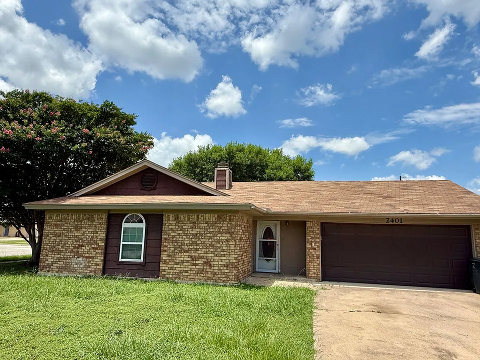 2401 Ridglea Ct