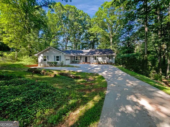 4488 Hidden Oaks Dr, Flowery Branch, GA 30542