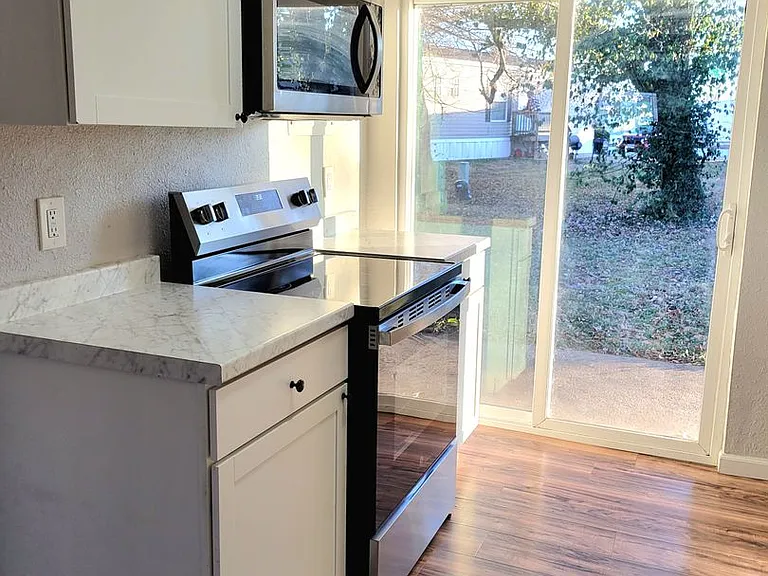 4062 Bruene Ave — Photo 9
