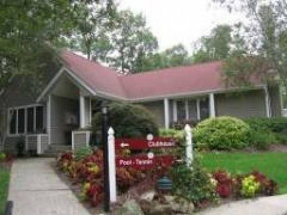 CLUB HOUSE