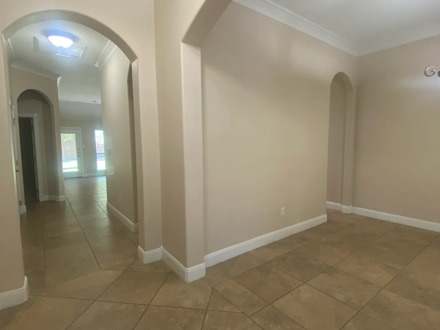 3 bed, 2200 sqft, $2,195 — Photo 3