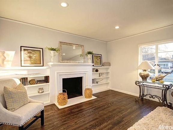 3rd image of 1425 Robertson Way