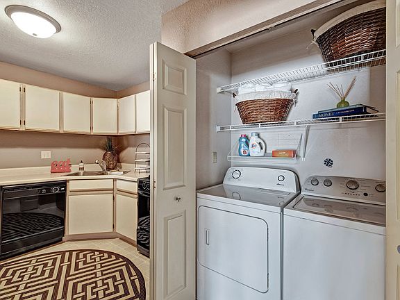 River's Cove full size in unit washer and dryer