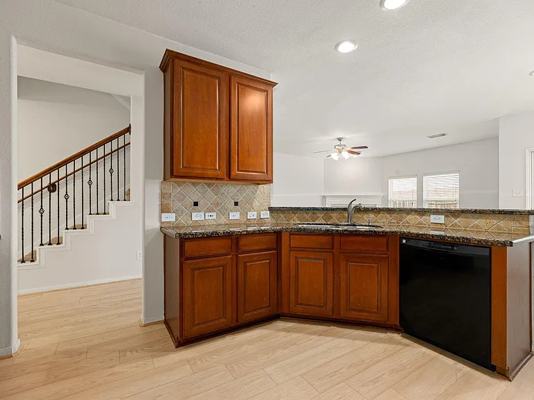21426 Venture Park Dr — Photo 12