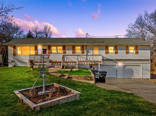 996 Cedar Woods Rd, Cedar Rapids, IA 52403