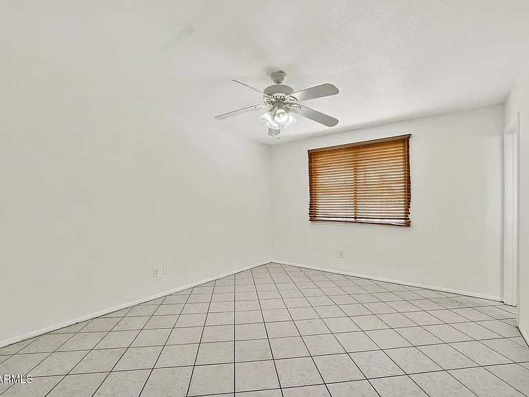 1137 E Bishop Dr — Photo 24