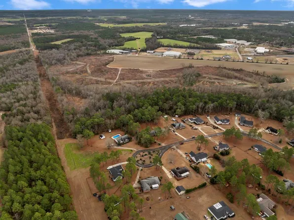 124 Creekside Dr, Sylvester, GA 31791