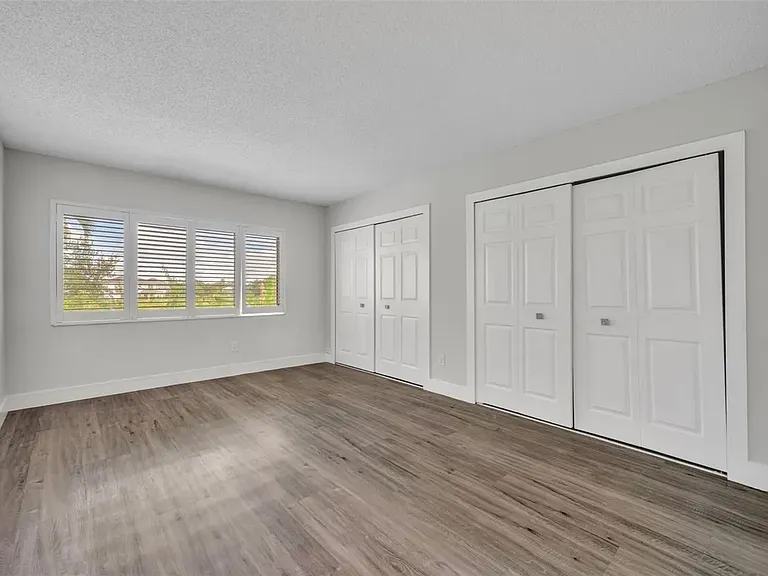 5377 Vineland Rd — Photo 24