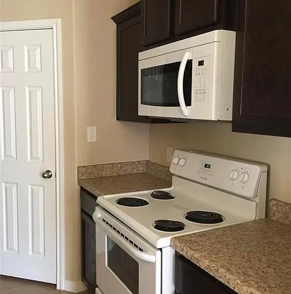 1208 Cavalry Ln #B — Photo 3