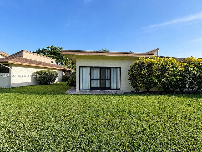 8142 Silver Palm Ct #17 — Photo 6