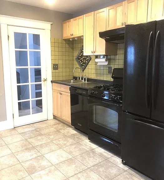 60 Oakwood Rd #1 — Photo 2
