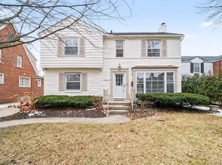 26079 York Rd, Huntington Woods, MI 48070