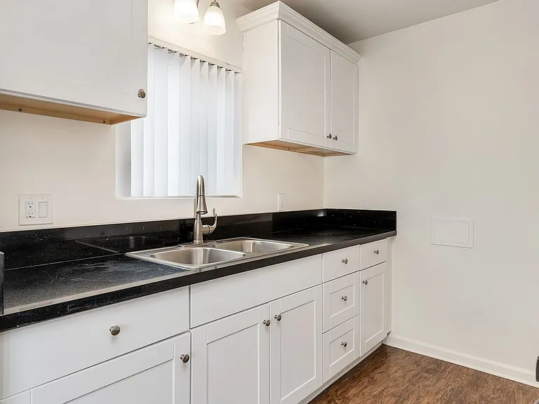 Canyon Drive Apartment Homes — Photo 5