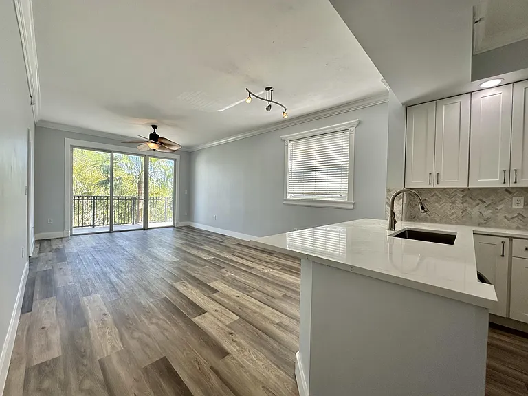 27 Royal Palm Way #406 — Photo 11