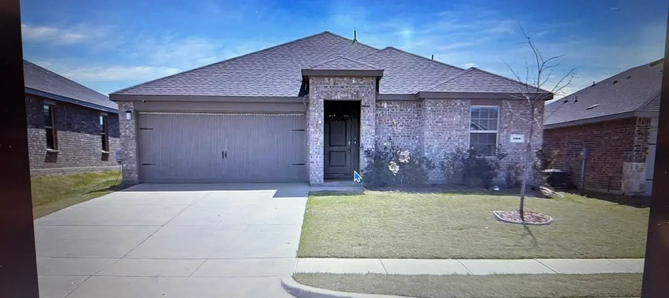 3 bed, 1294 sqft, $2,100 — Photo 1
