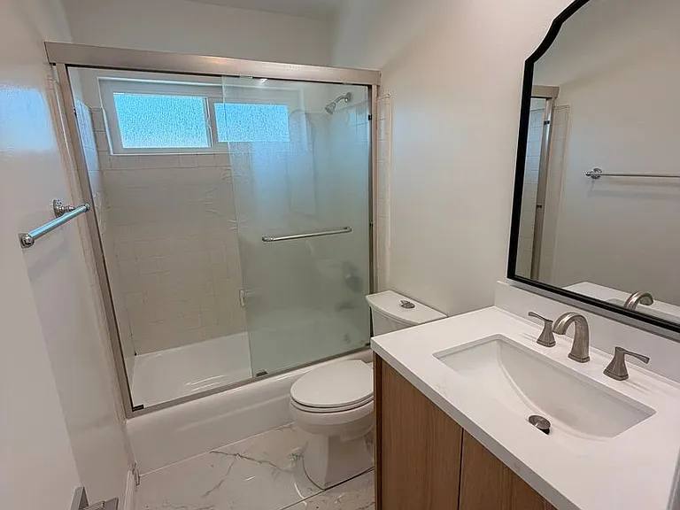 10500 La Reina Ave #E — Photo 16