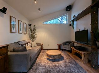 19584 SW Century Dr, Bend, OR 97702