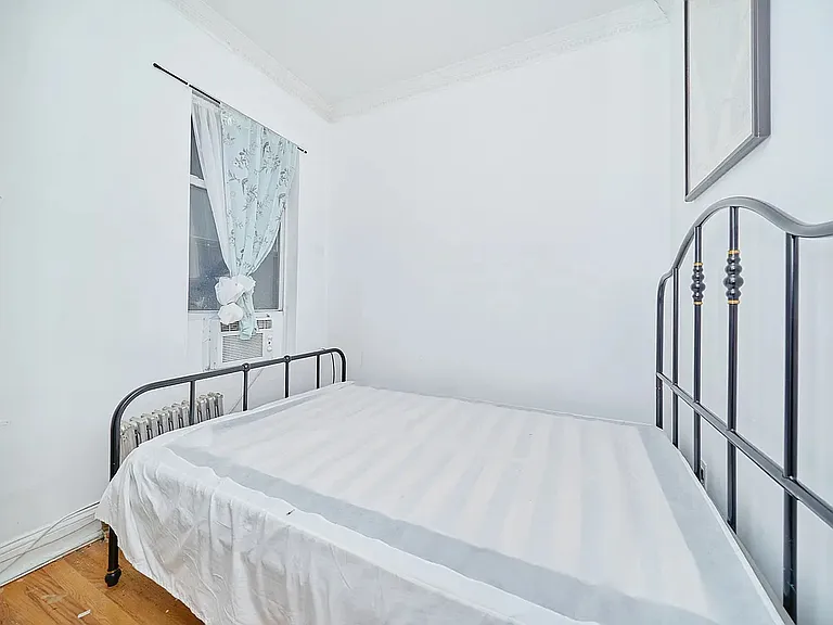 243 E 18th St #20 — Photo 4
