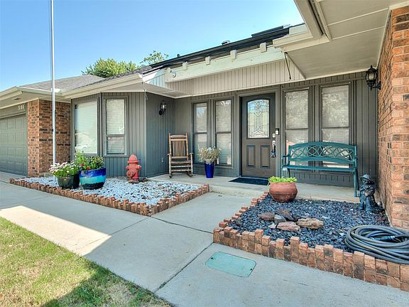 3rd image of 3100 N Meadowood Dr