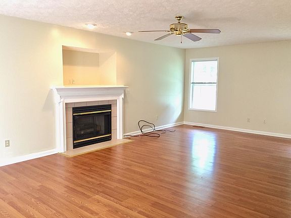 2nd image of 1692 Oriole Dr