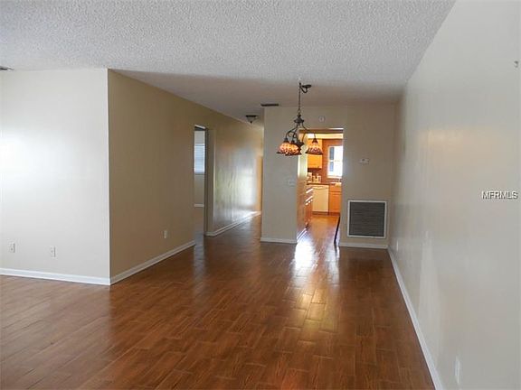 5th image of 200 El Camino Dr APT 314
