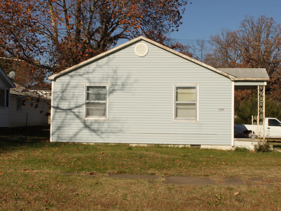 2nd image of 301 W Hickory St