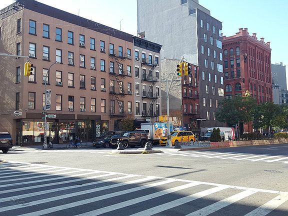 4th image of 251 Elizabeth St APT 2