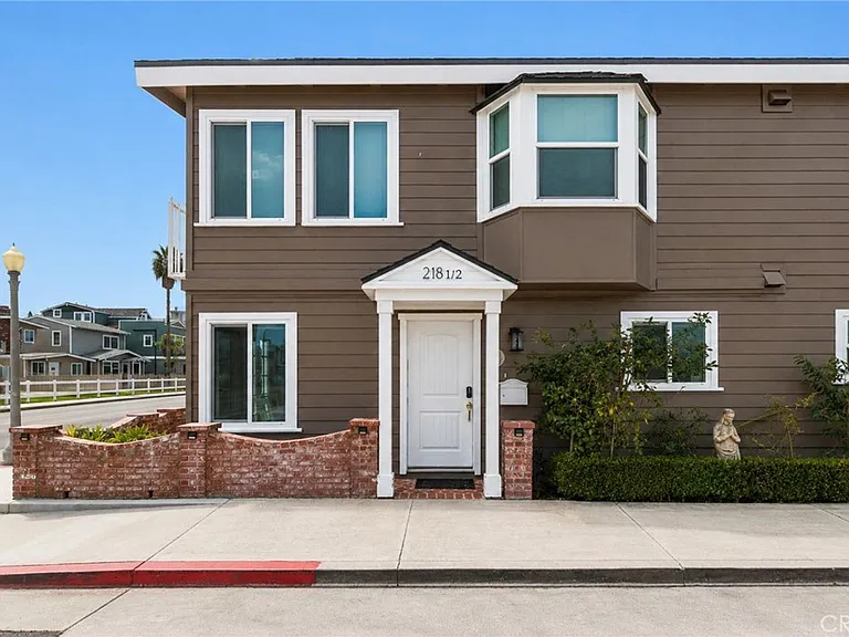 218 E Balboa Blvd #1/2 — Photo 2