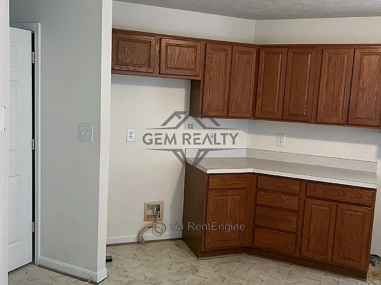 3211 Lancaster Ring Rd — Photo 27