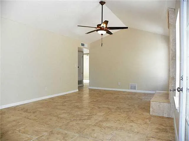 333 Lomont Dr — Photo 5