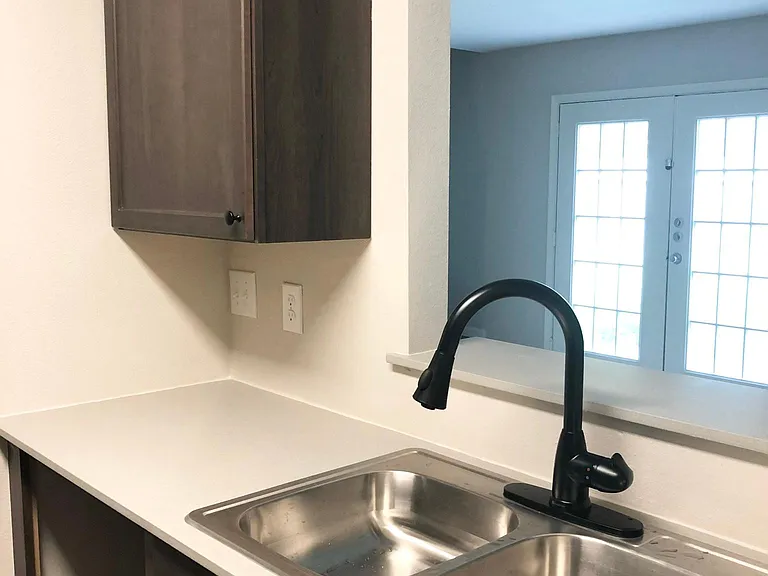 2413 Mission Hill Dr — Photo 6