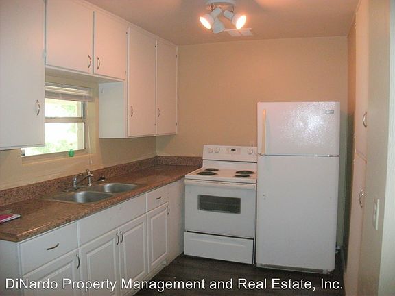 3rd image of 1161 Hillcrest Dr