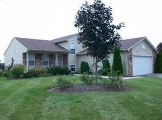 692 Creek Bend Ln, Antioch, IL 60002