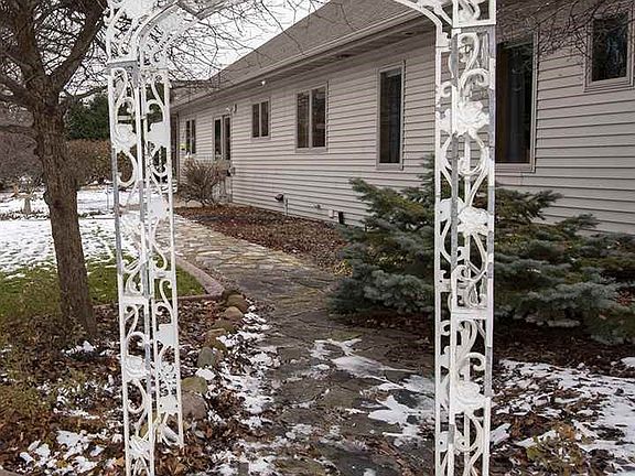 5th image of 751 Blackmoor Cir