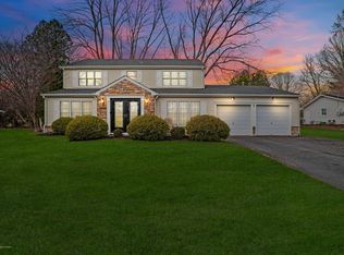 5 Clinton Dr, Manalapan, NJ 07726