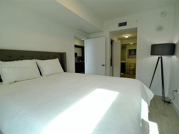 5th image of 321 NE 26th St #709