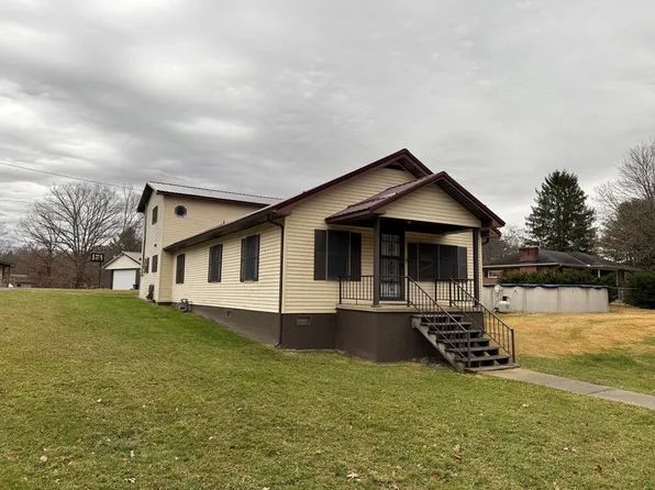 405 Cedar Rd, Crab Orchard, WV 25827