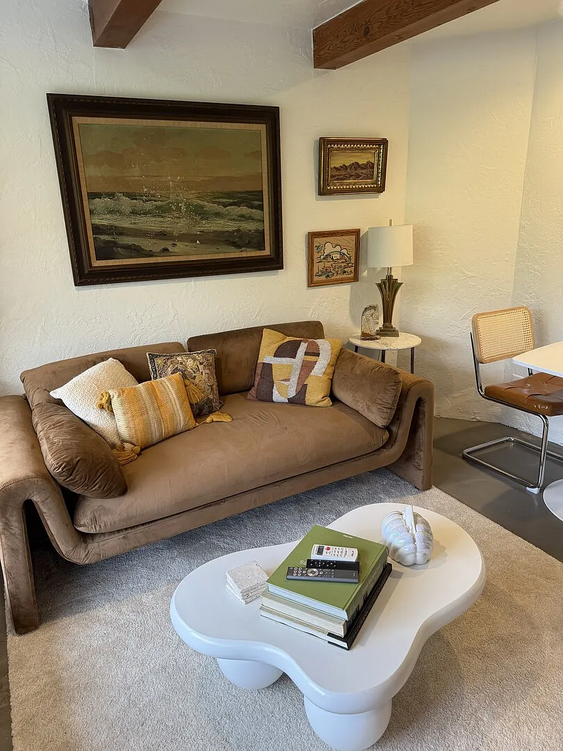 Quiet Hollywood Hills house with view and parking! — Photo 3