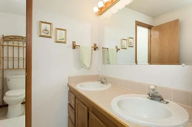 1252 NE Providence Dr — Photo 18