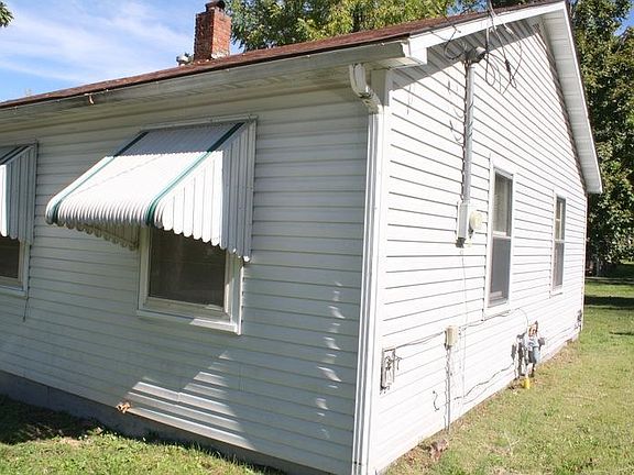3rd image of 828 N Utah St