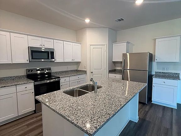 5th image of 2114 Meadow Park Dr