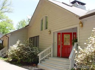 8 Margaret Ln, Asheville, NC 28805