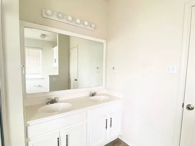 1501 Darjeeling Dr — Photo 12