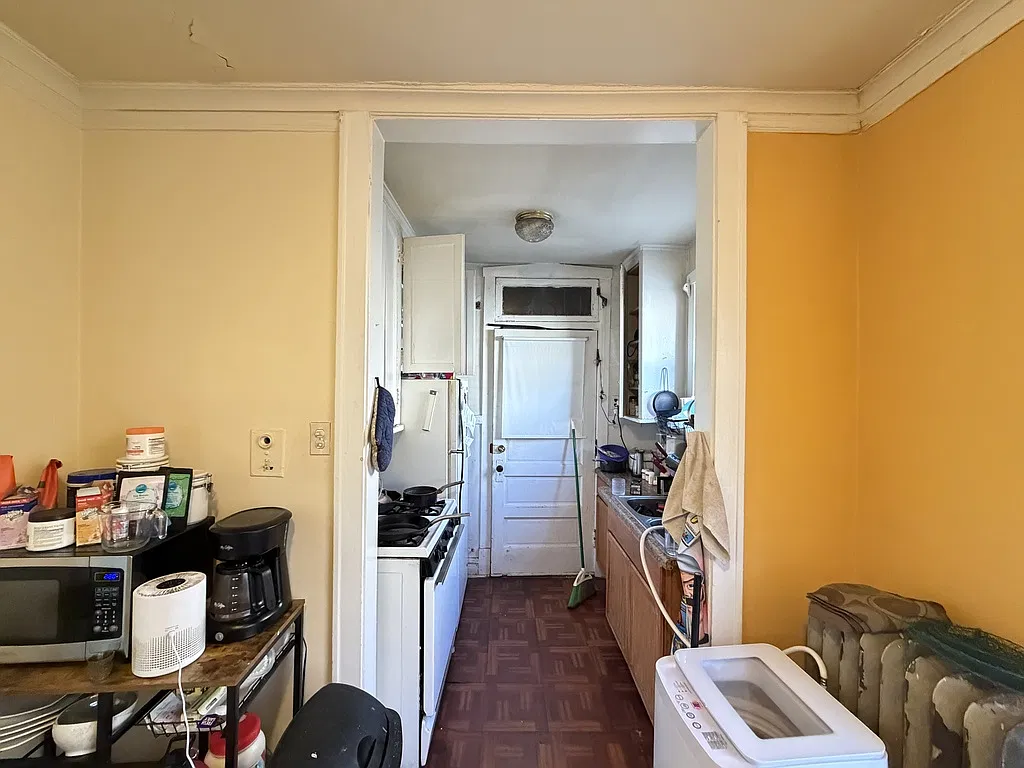 Appealing 1 Bed, 1 Bath at Hamlin + Milwaukee (Avondale) — Photo 2